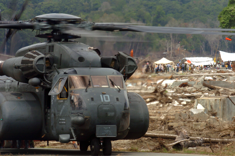 Illustration for article titled Watch This Massive CH-53 Sea Stallion Chopper Do Loops And Rolls